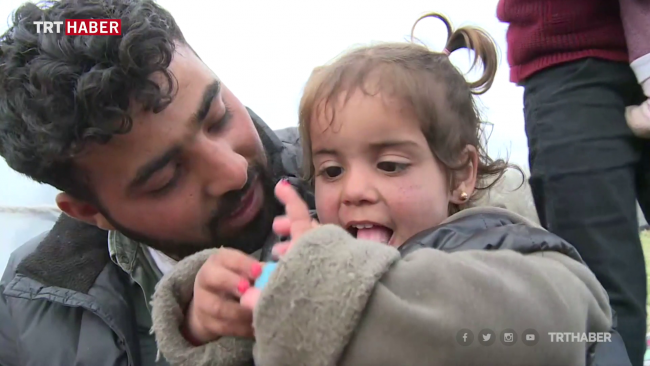 Cumhurbaşkanı Erdoğan'ın dikkat çektiği İdlibli Necla 10 gündür sınırda